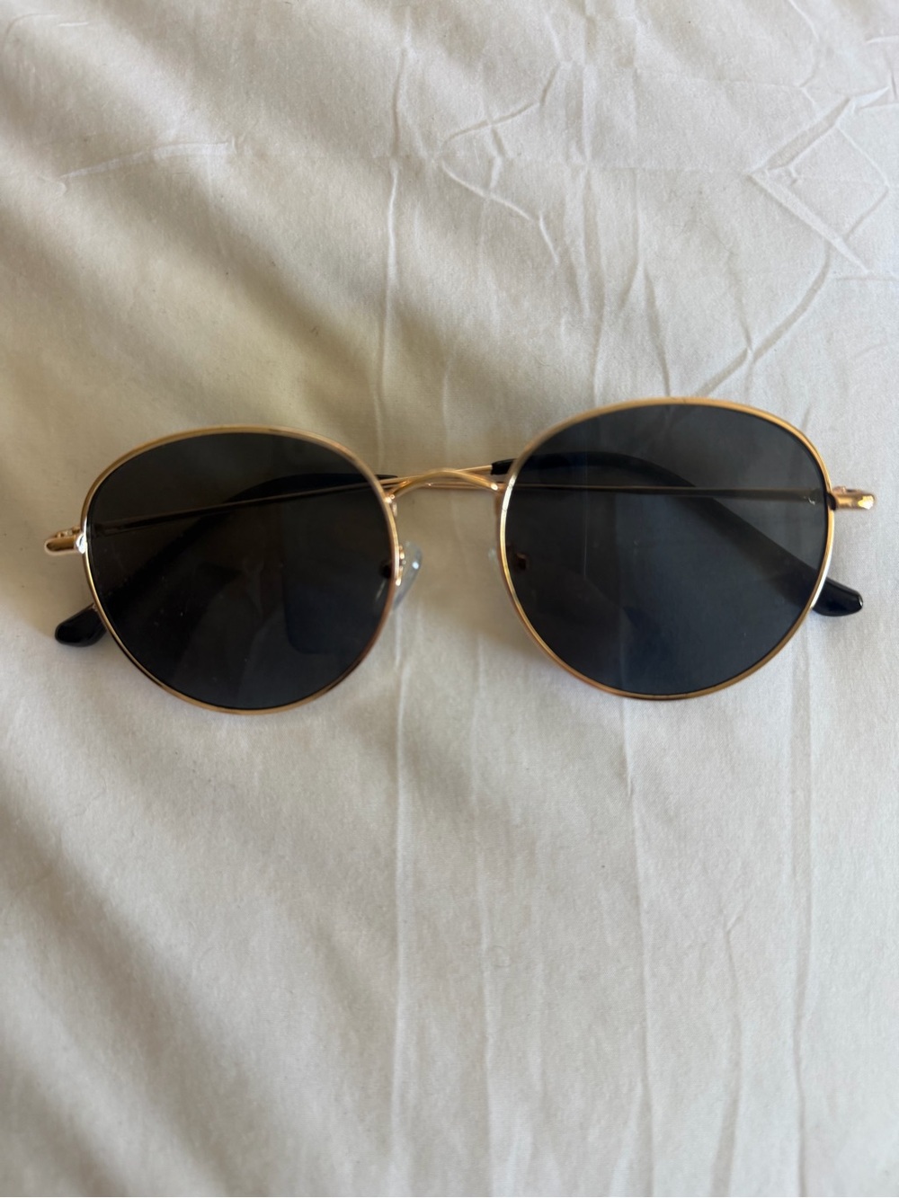 New Round Metal Frame Sunglasses in Black and Gold